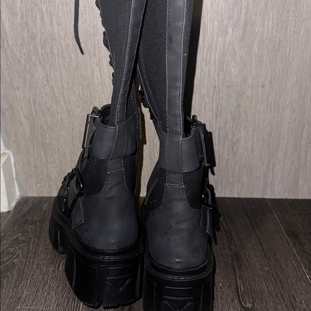 Club Exx Low Traitor Knee high Boots - Picture 5 of 5
